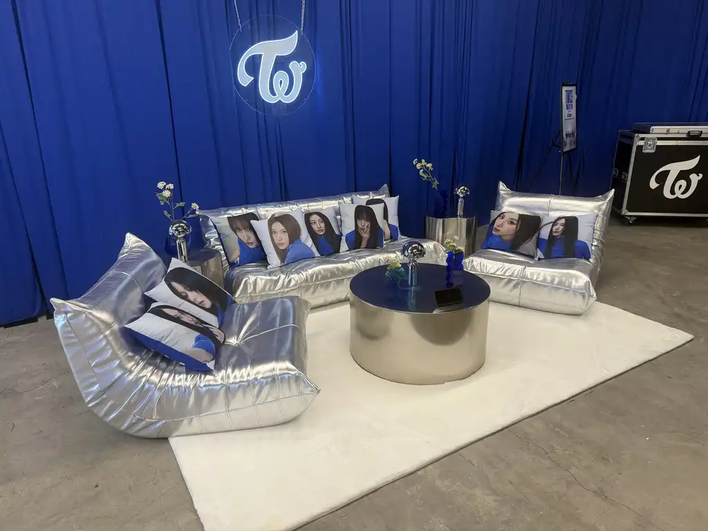 Twice Merch Lounge